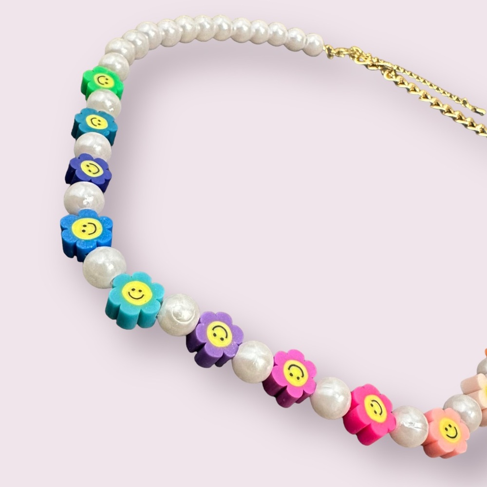 🌈 Smiley Face, Flower, Pastel, Rainbow, Faux Pearl, Necklace - Picture 3 of 4
